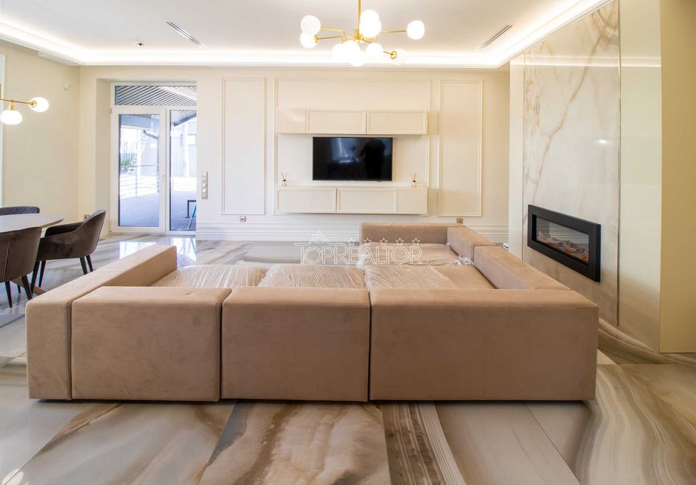 У продажі сучасний будинок с басейном в селищі Лісне! Без комісії!