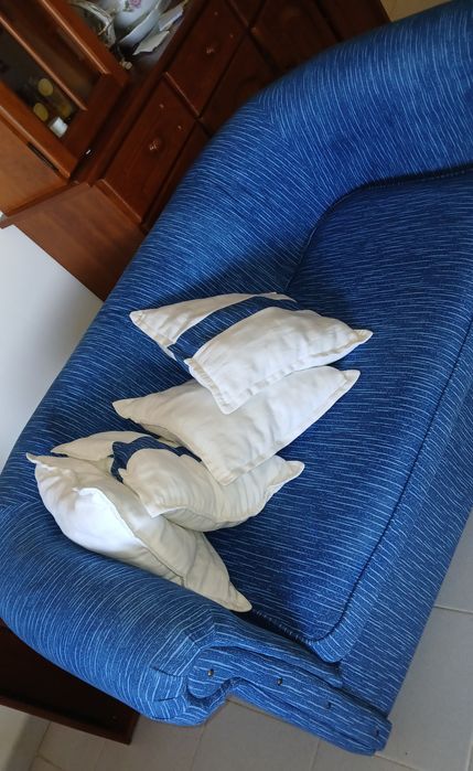 Sofá três pessoas c/ almofadas