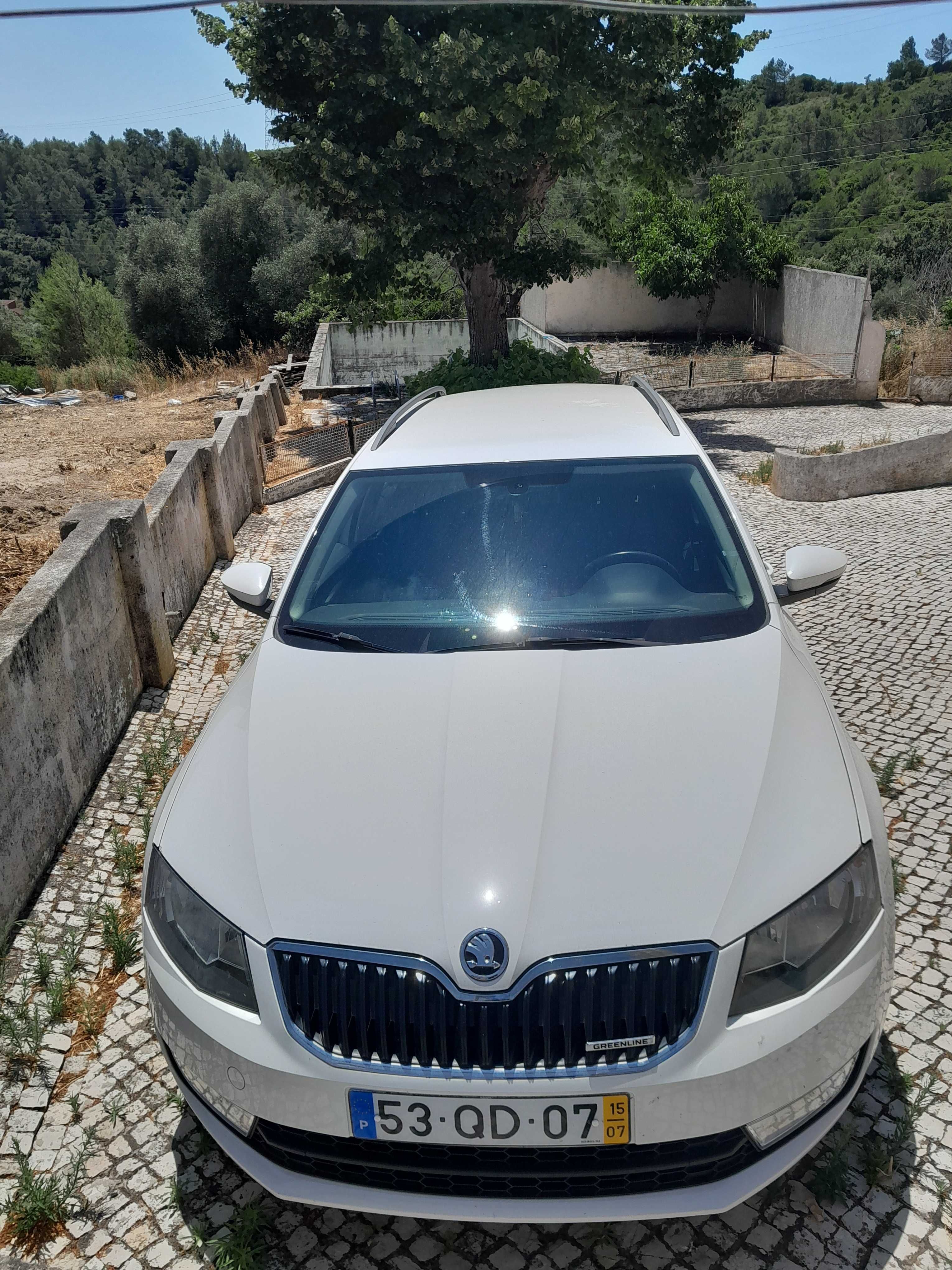 Skoda Otavia 1.6 diesel com 127.000 quilómetros um único do ano 2015