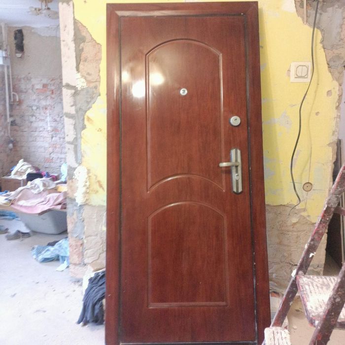 Продам двері вхідні