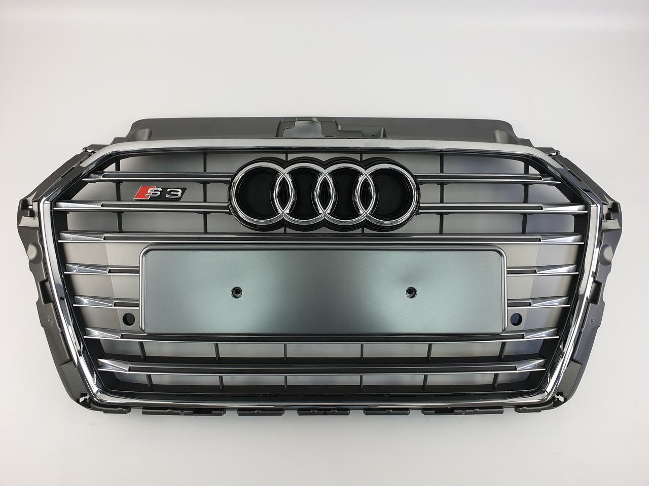 Решетка радиатора Audi A3 2016-2020год Серая с хромом в стиле S-Line