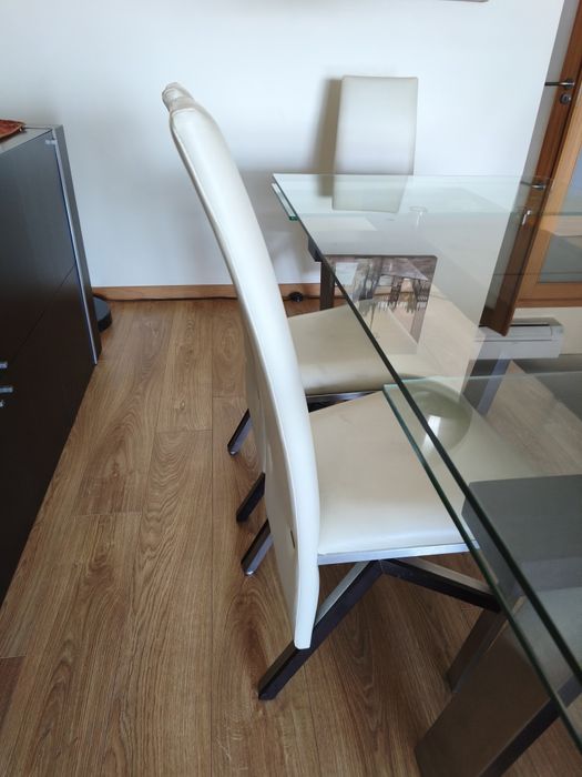 Vendo cadeiras de pele bege de sala