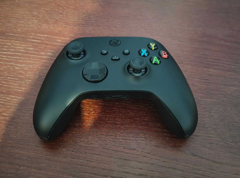Ідеальний "Xbox Series X 1 tb" + акумулятор для джойстика + джойстик