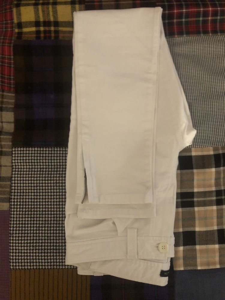Calças brancas Massimo dutti, com fecho no fim de perna