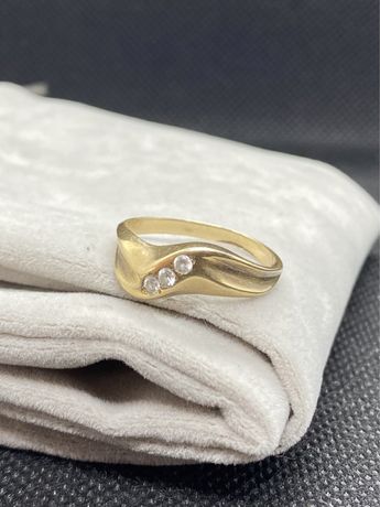 Złoty damski pierścionek 585