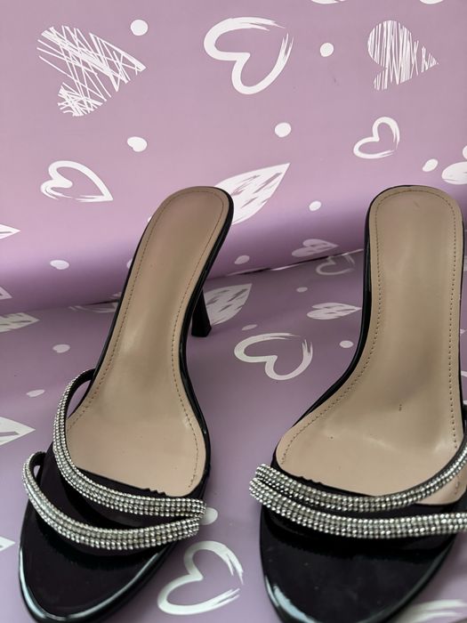 Продам стильні босоніжки з боискітками 40 р