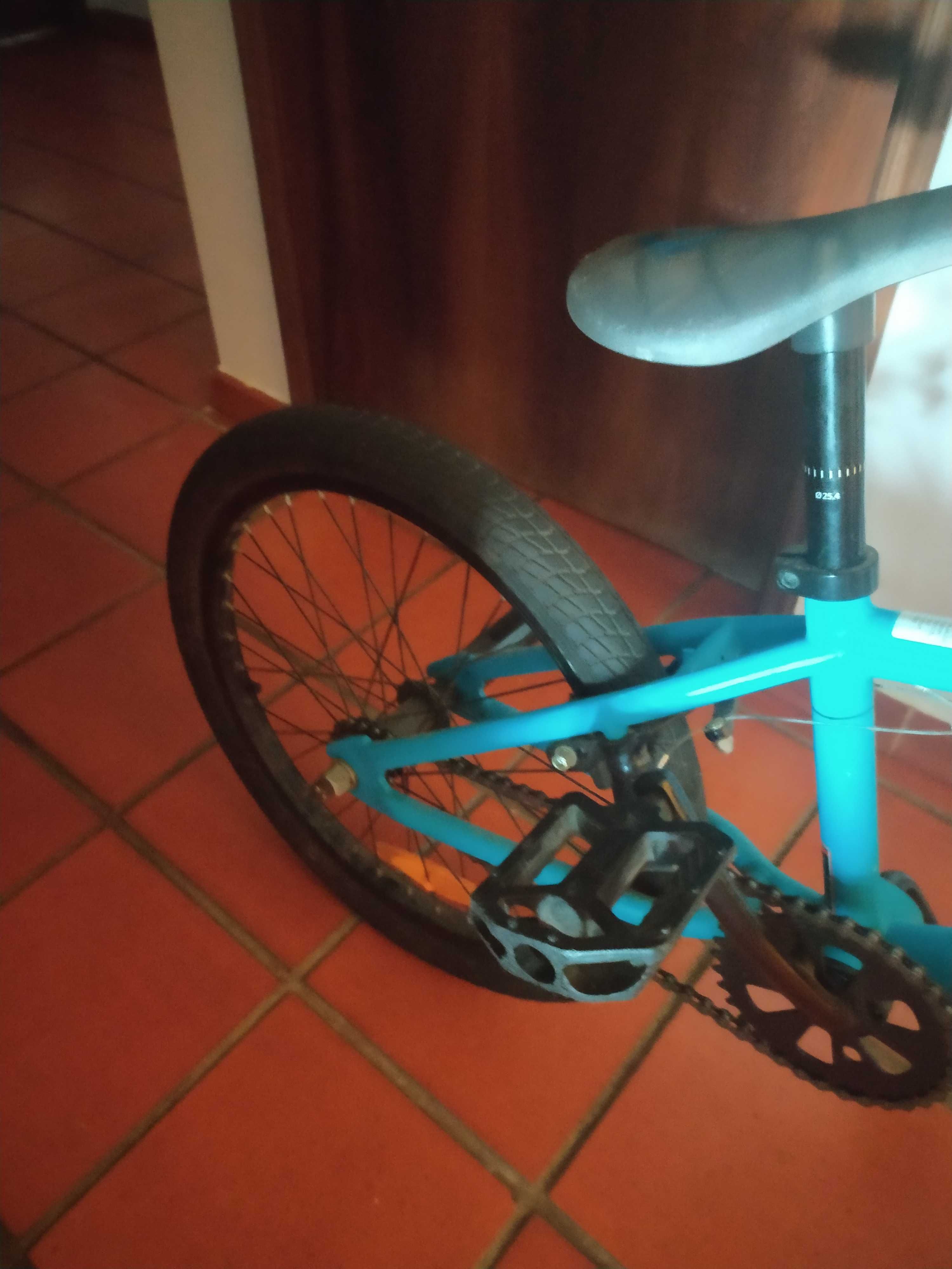 Bicicleta BMX praticamente nova