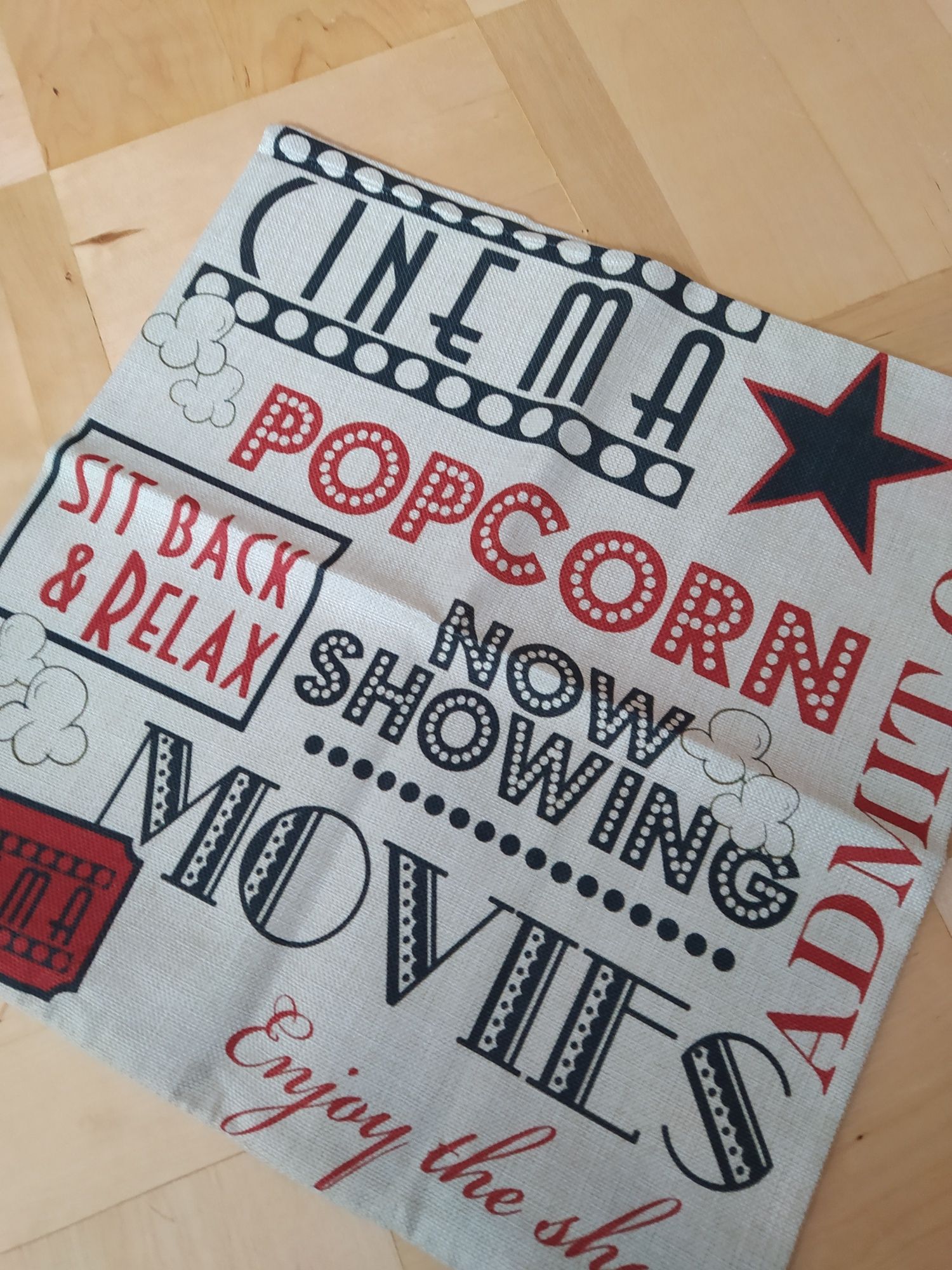 Filmowa poszewka na poduszkę 44x44 kino popcorn show movie cinema