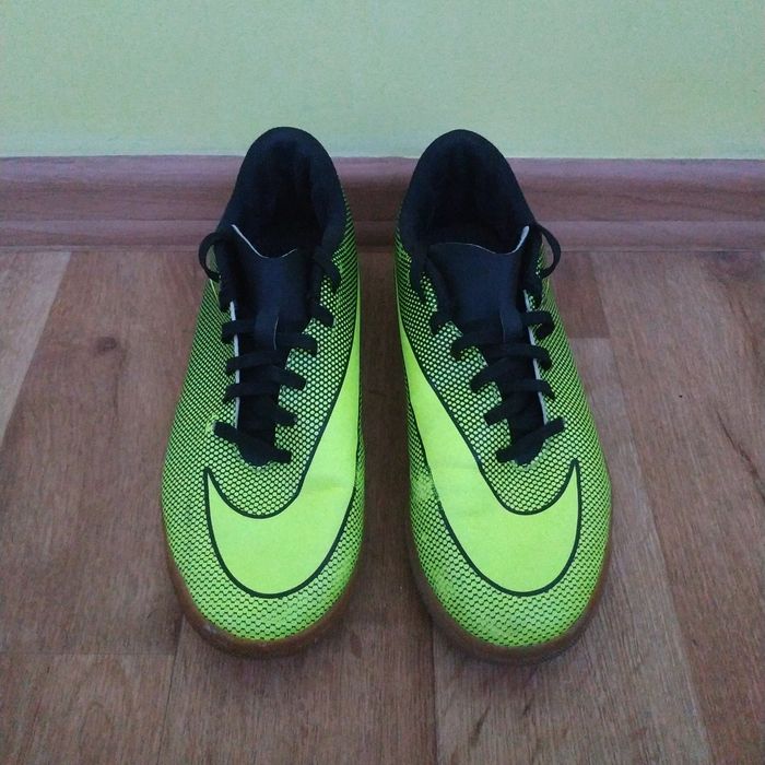 Бутси буци Nike 41 розмір кросівки найк футзалки салатові