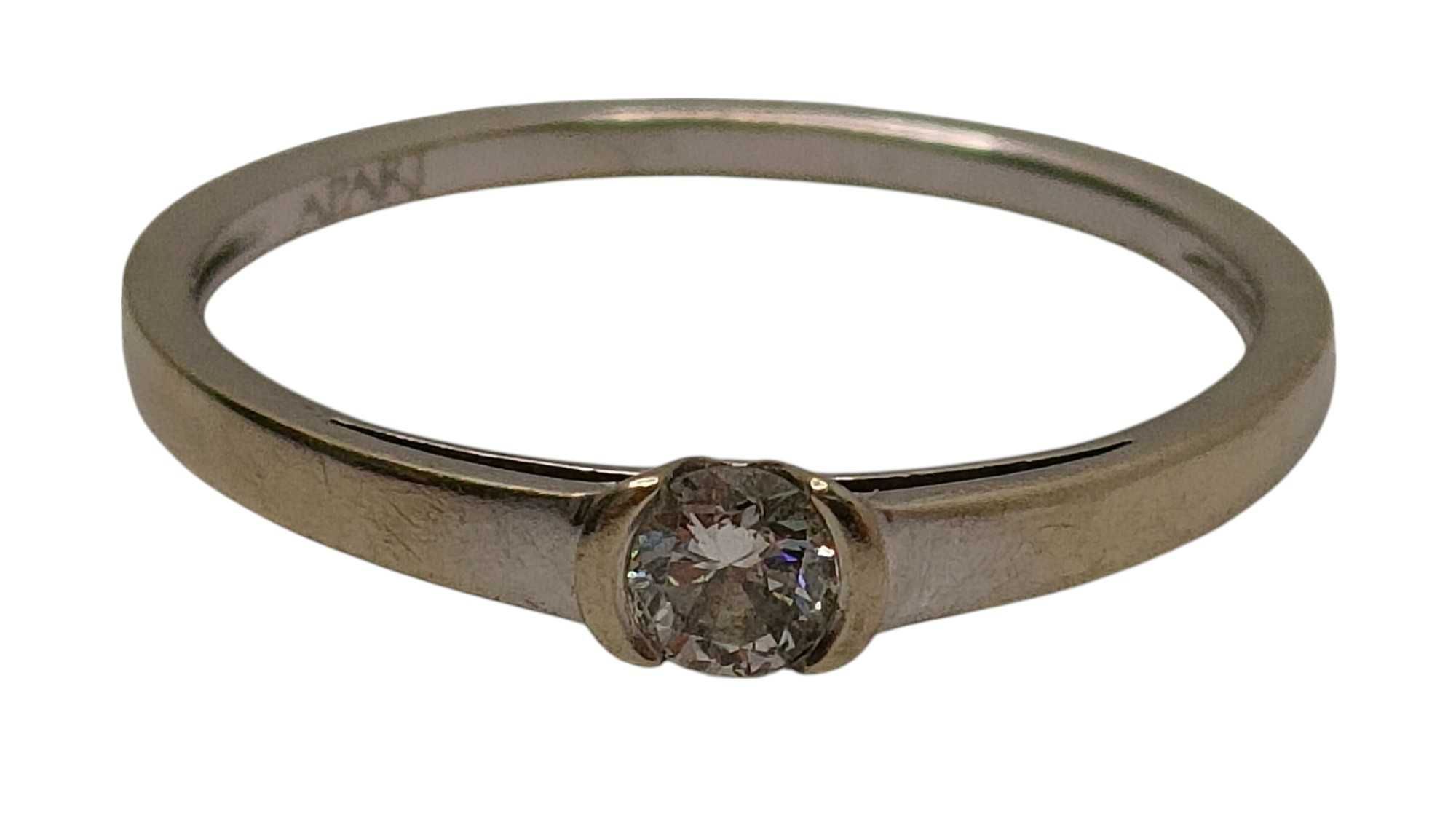 Pierścionek z białego złota 585/1,11G/R11 brylant 0,13CT Apart certyf.