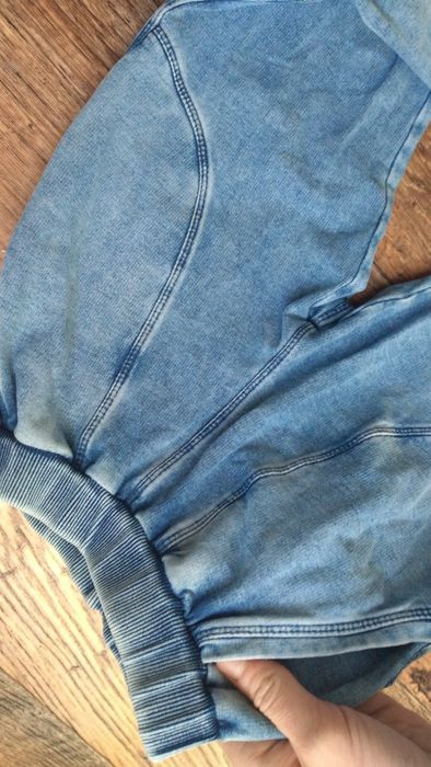 Spodnie joggery chłopięce miękki I elastyczny materiał 122