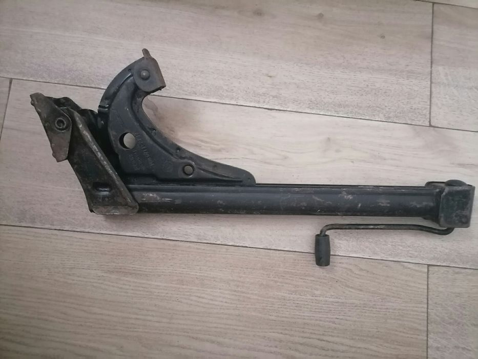 Домкрат винтовой BMW