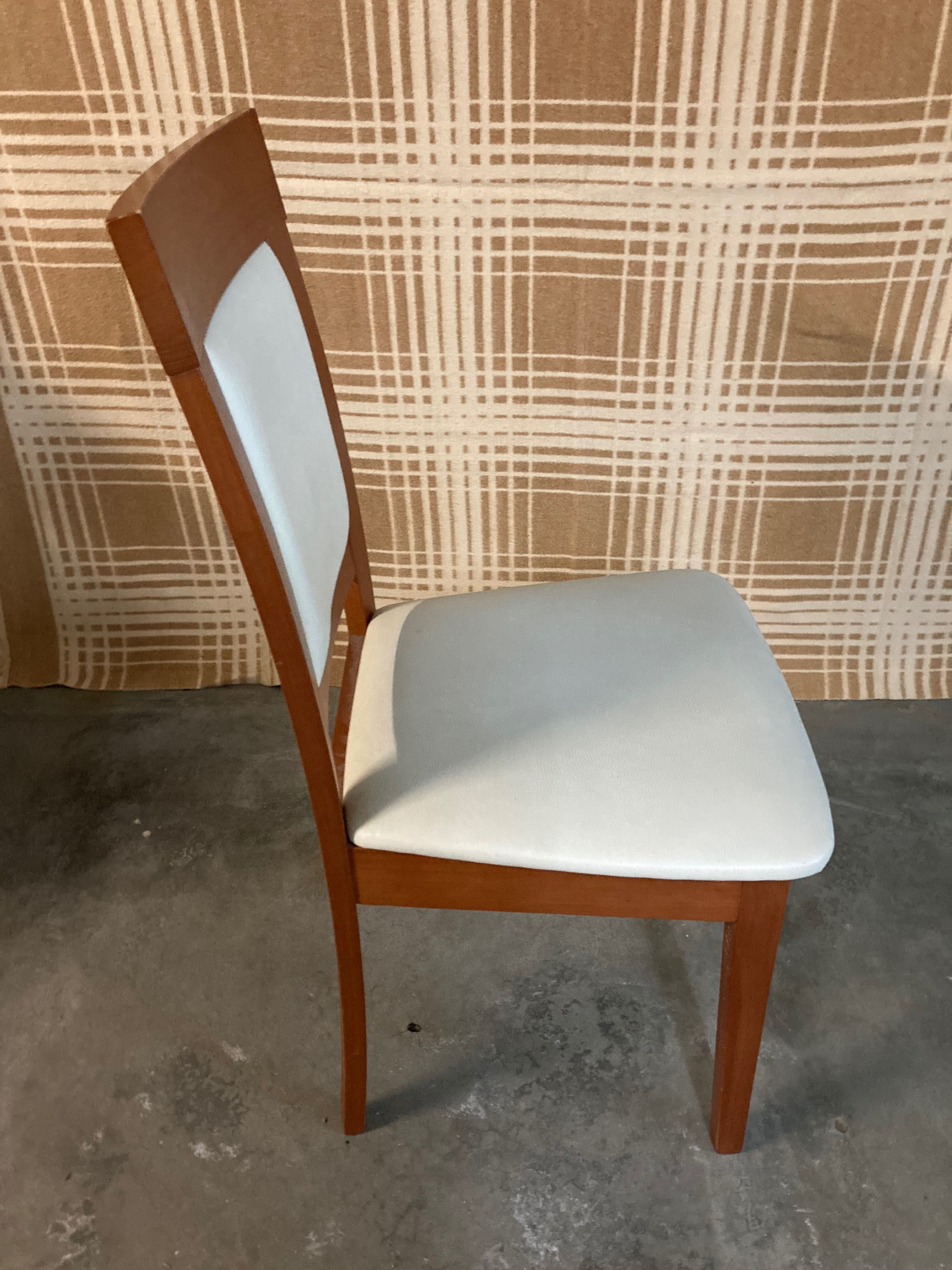 Mesa de Sala e 4 Cadeiras