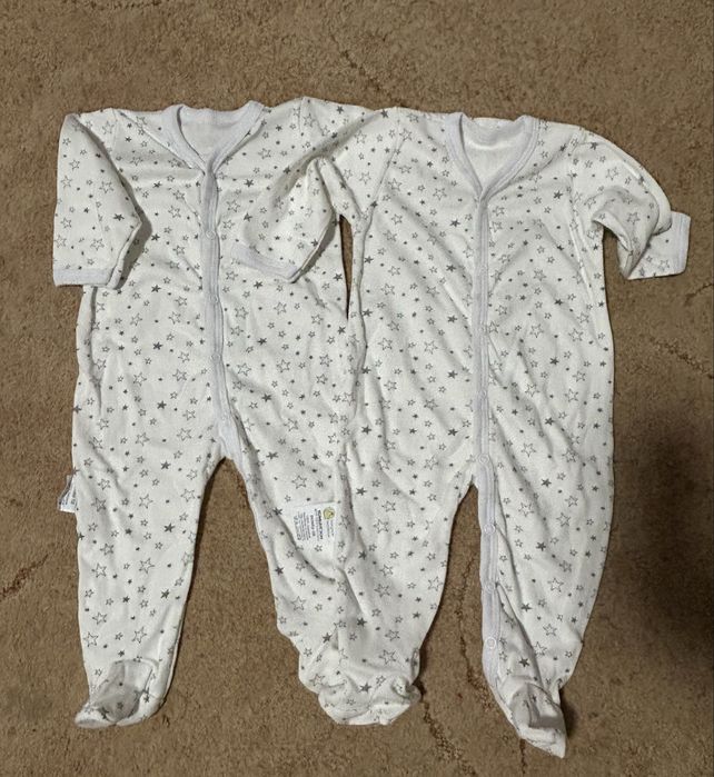 Чоловічки закритими і відкритими рукавами