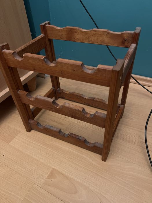 Stojak na wino. Drewniany