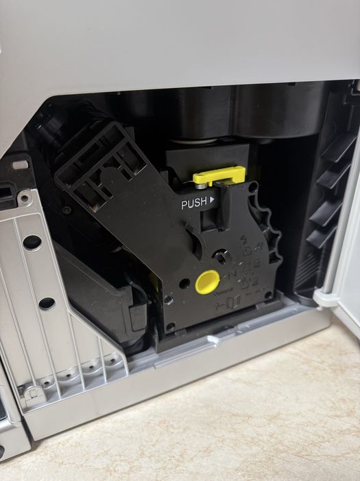 Автоматична еспресо кавомашина Philips EP4051  4000 series