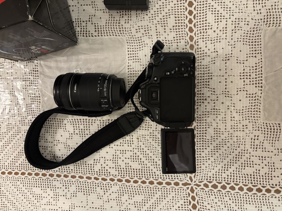 Canon EOS Rebel T3i (600D) + Lente 18-135mm + Acessórios