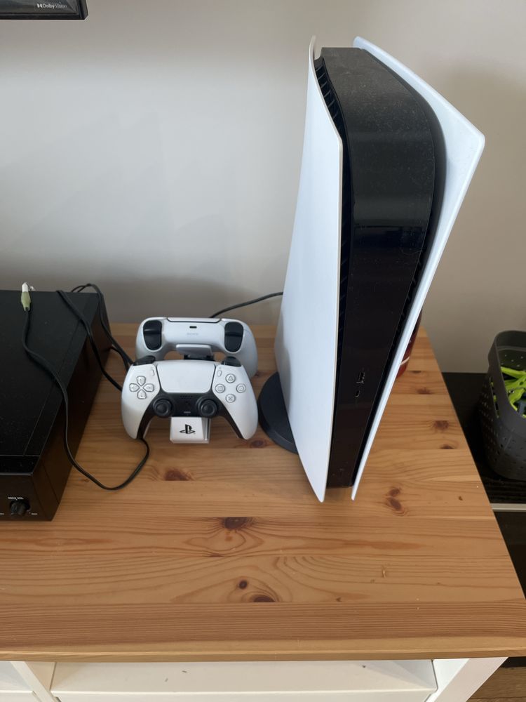 Ps 5 / play station 5 digital 1tb dwa pady + stacja ładujaca