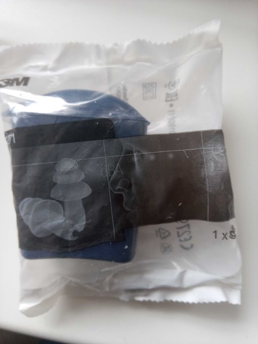 Світло-відбівний жилет, захисні окуляри, біруші.