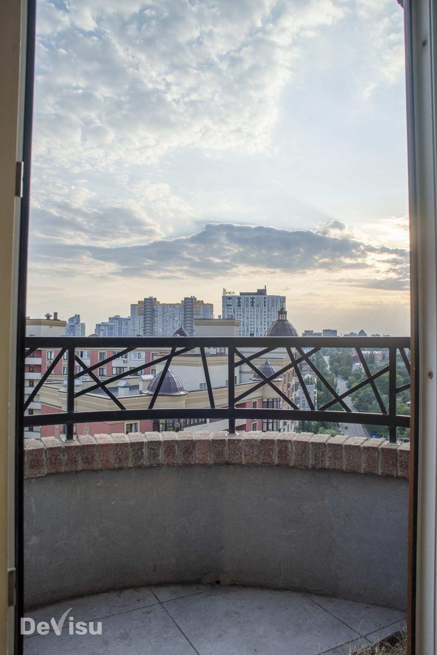 Дизайнерська 2-кімнатна квартира (76м2), Чорновола, Центр