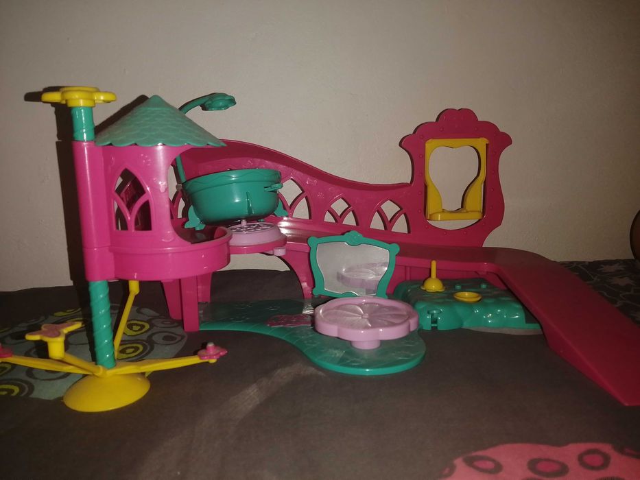 Parque pequeno de brincar para cão
