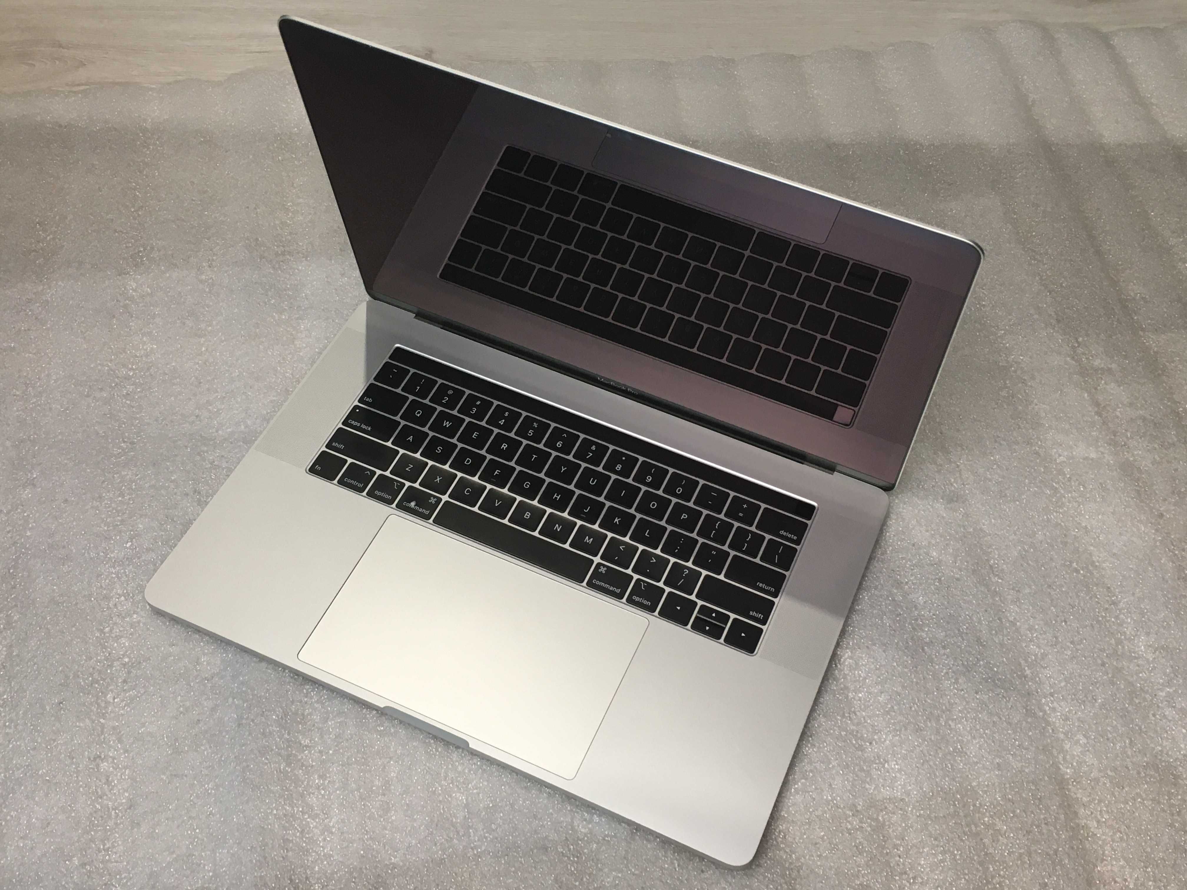 MacBook Pro (2018) A1990 - I7-8750H, Radeon Pro 555x, 16gb, 250gb