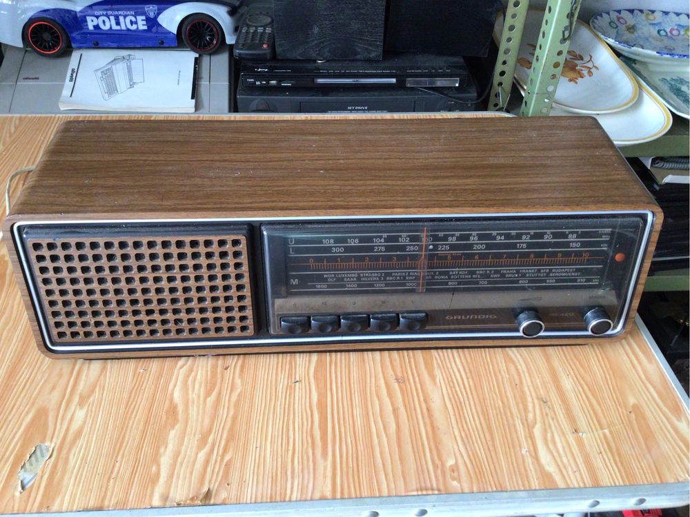 Radio antigo em bom estado a funcionar lindamente