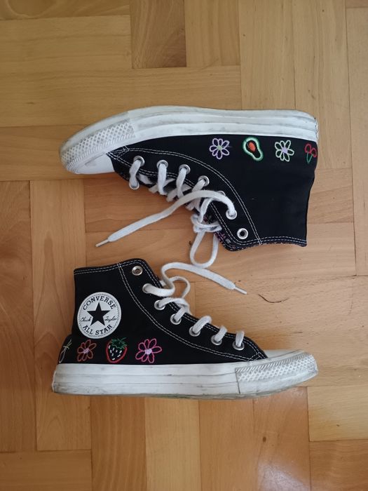 converse z naszywkami