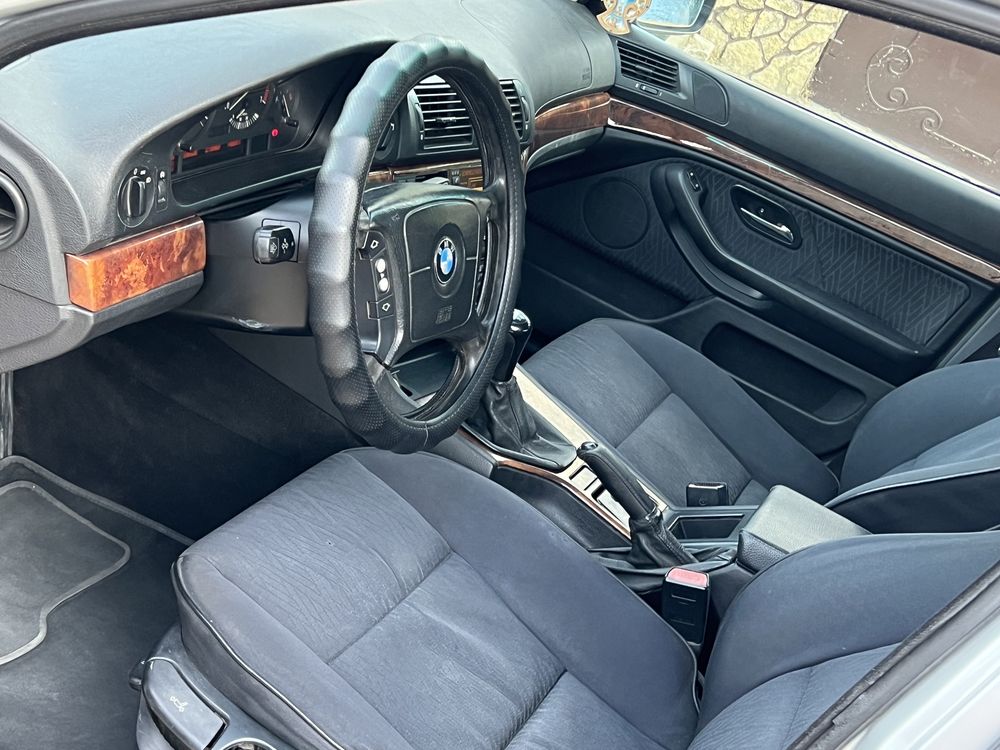 Продам BMW e39, M54 3.0 2001 год Механика