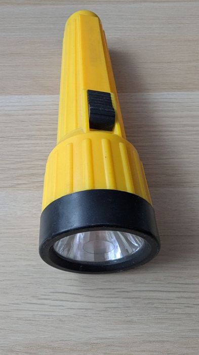 Latarka na 3 baterie R-20