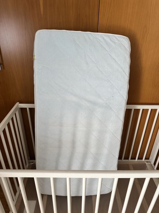 Berço/ cama de grades Gulliver (ikea) branco , com colchão