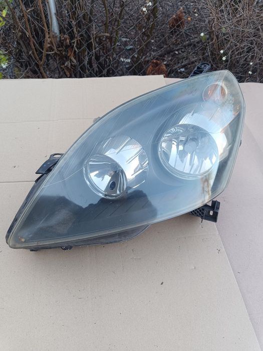 Lampa lewa przednia Opel Zafira B