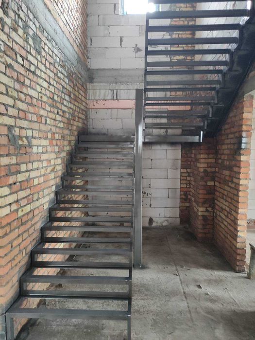 Металеві сходи на замовлення – виготовлення та монтаж
