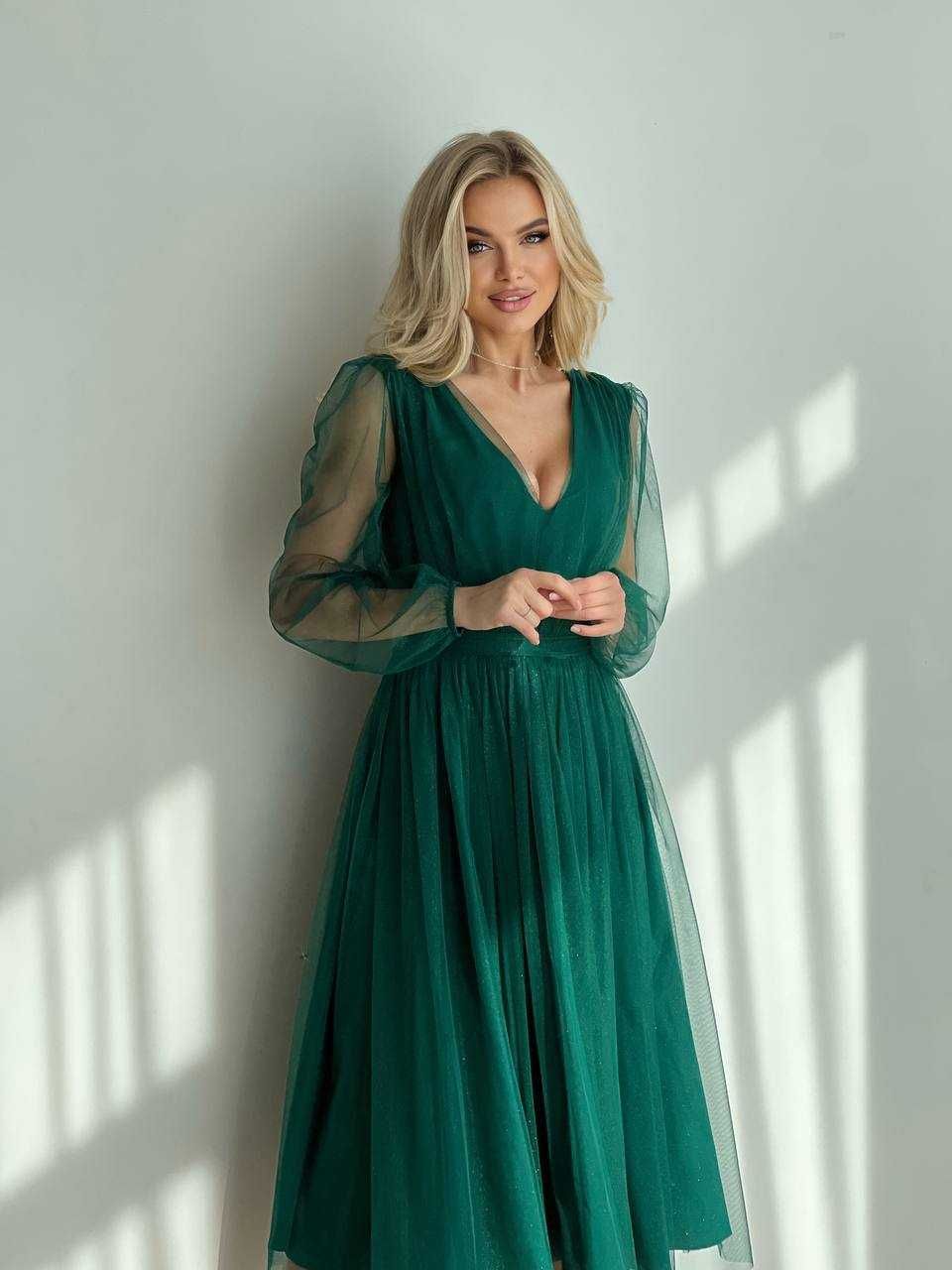 Sukienka midi z brokatową siatką zielona xs 34