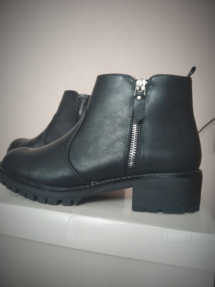 Botki na koturnie r. 37