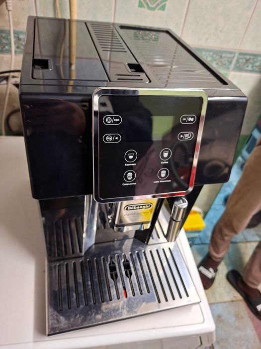 Ekspres automatyczny Delonghi Perfecta  Evo uszkodzony