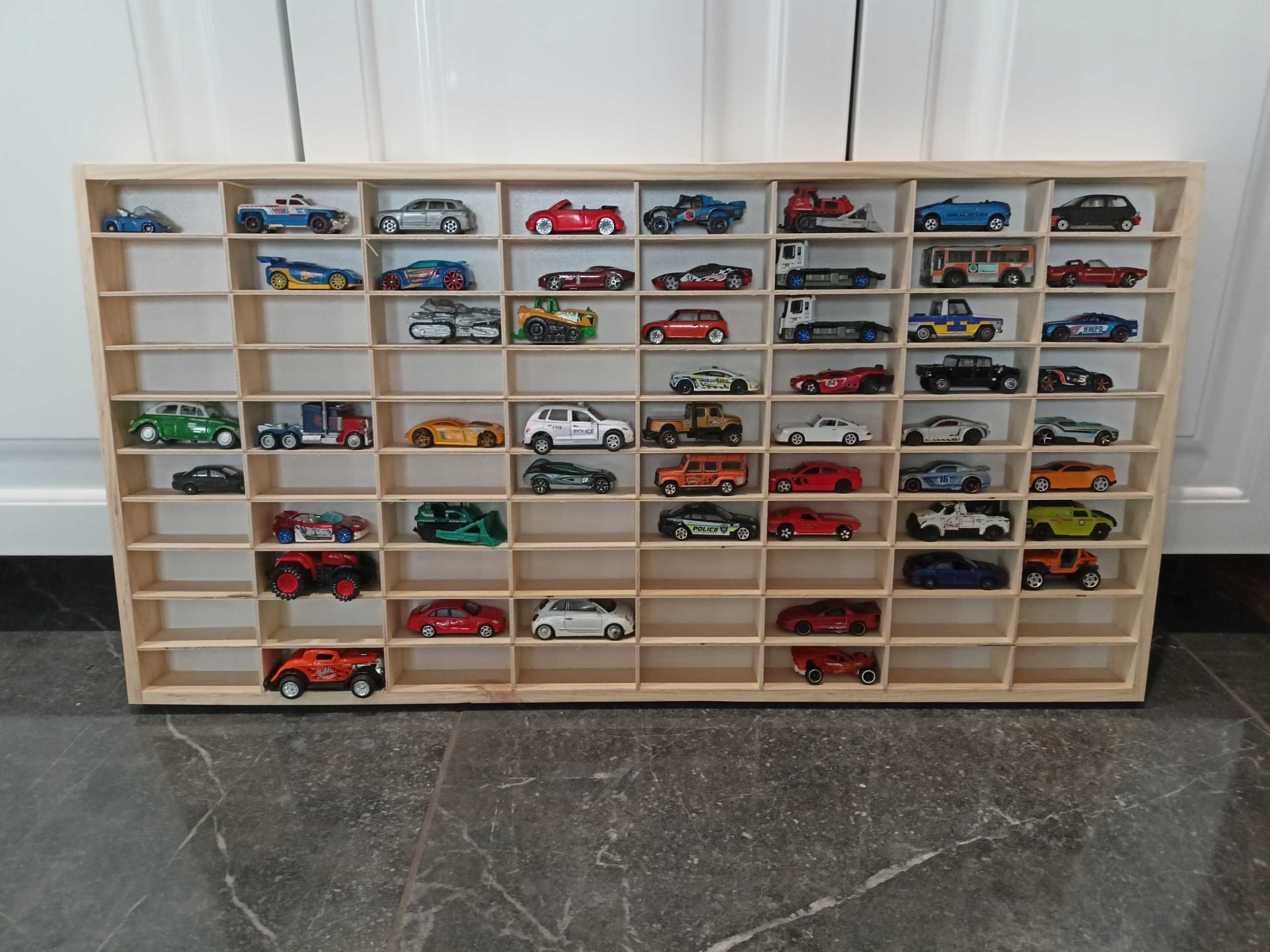 PÓŁKA ORGANIZER NA AUTKA 80 miejsc resoraki typu hot wheels sklejka