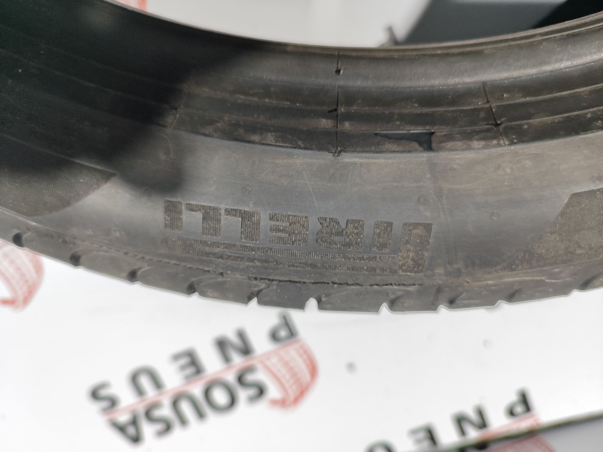 2 pneus semi novos 245-40R18 Pirelli - Oferta dos Portes