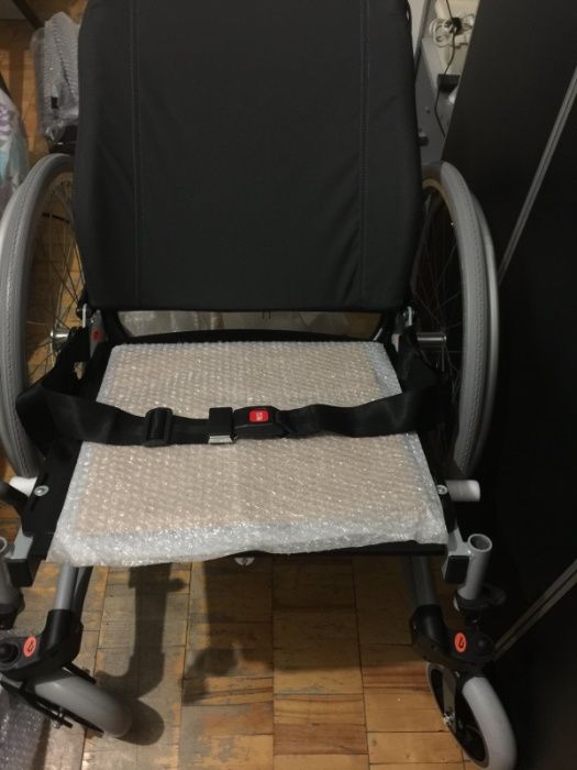 Многофункциональная инвалидная коляска Invacare Rea Clematis