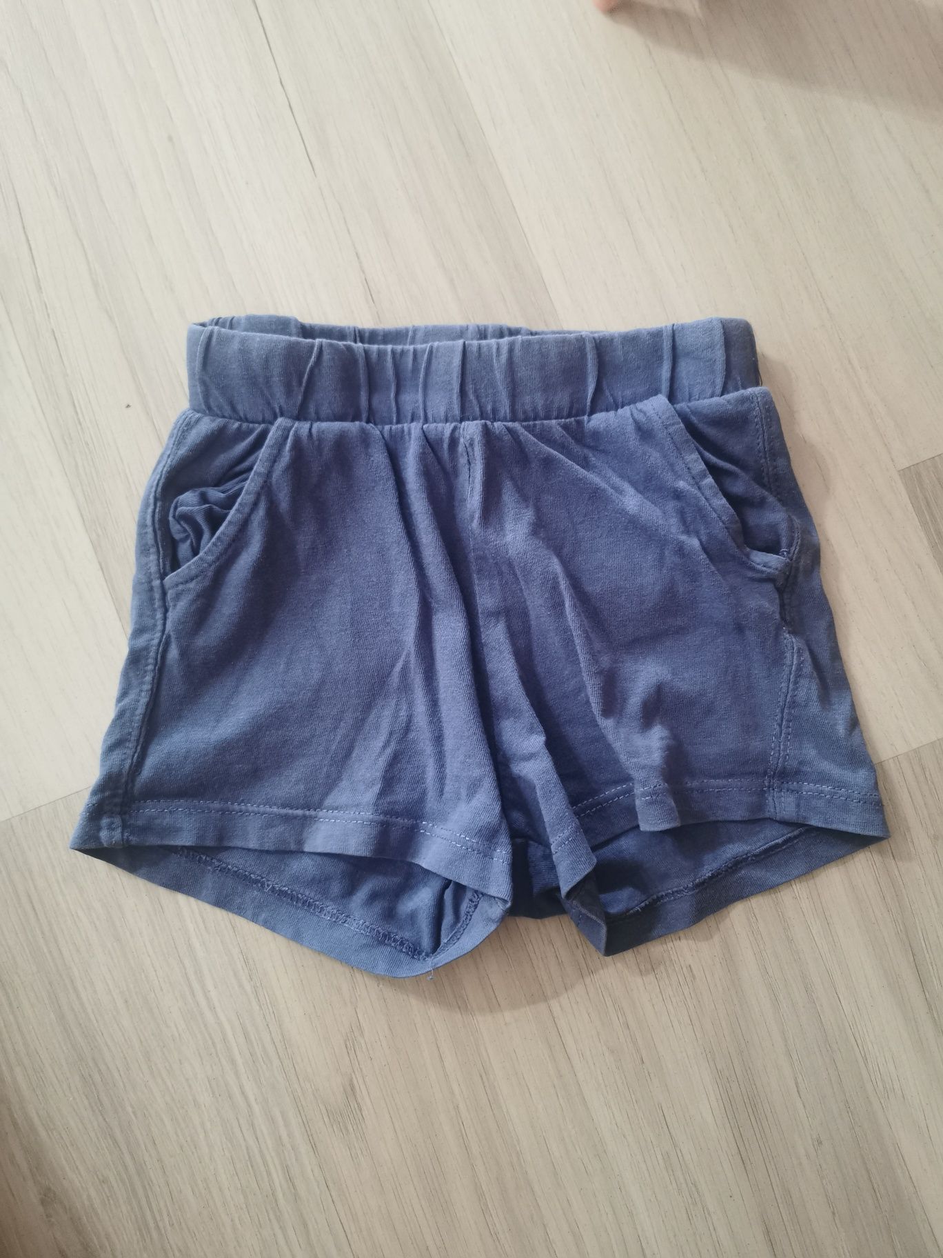 Spodenki krótkie chłopięce r. 86 (4 sztuki)