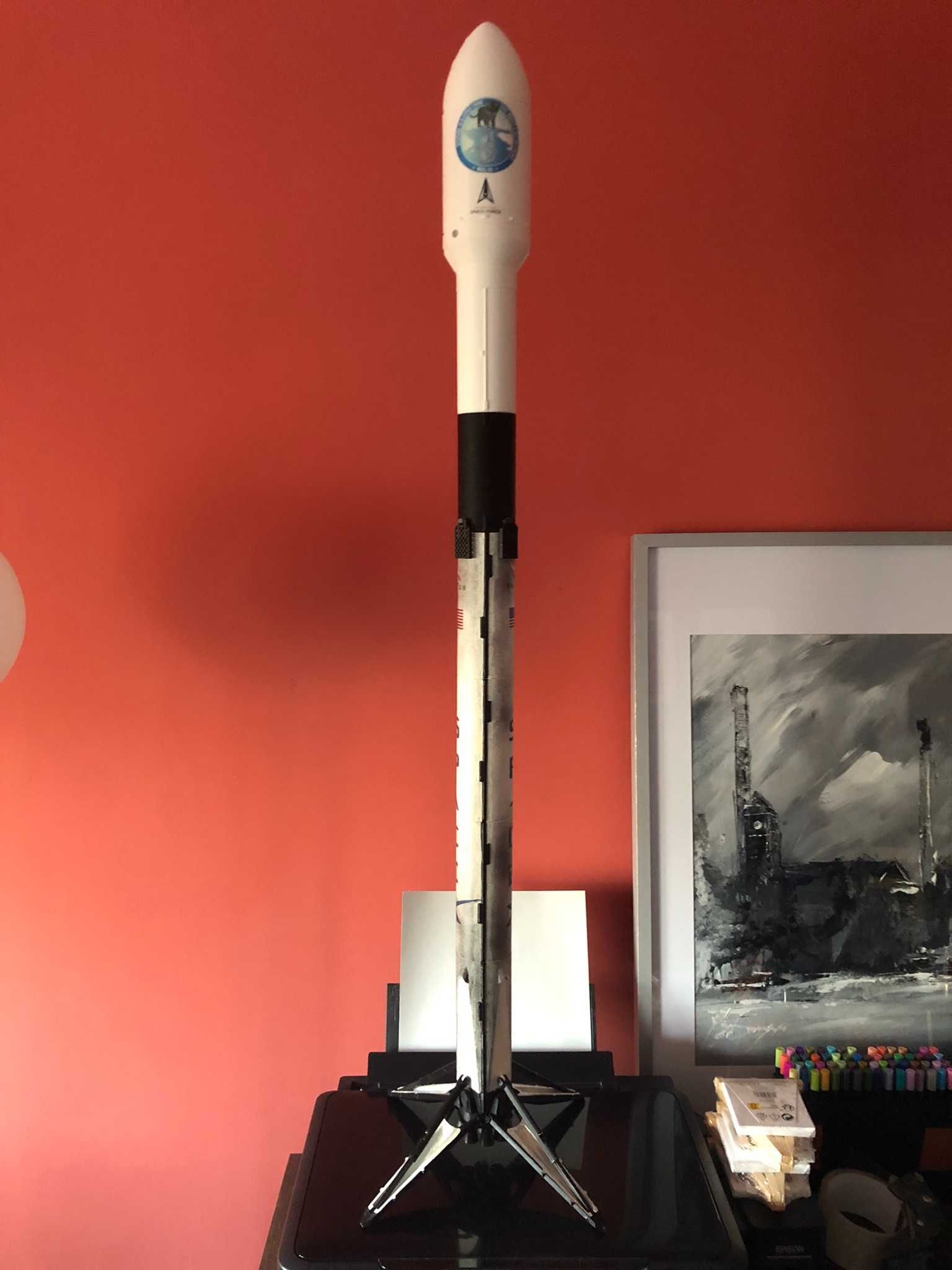 Model rakiety Falcon 9 z dodatkami - skala 1:75 (metr wysokości!)