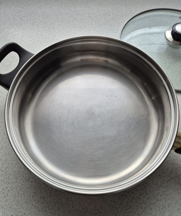 Patelnia ze stali szlachetnej z przykrywką 26 cm