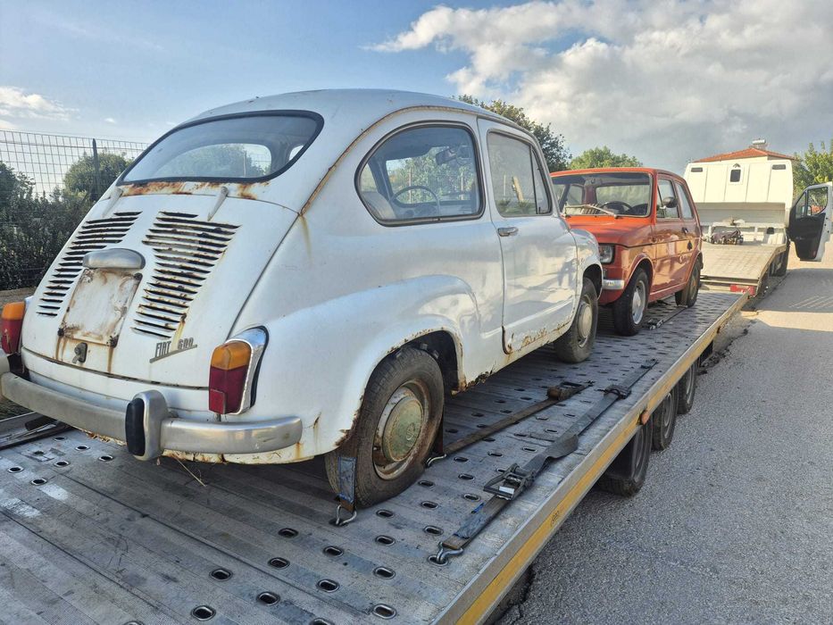 Fiat 600d z dokumentami.
