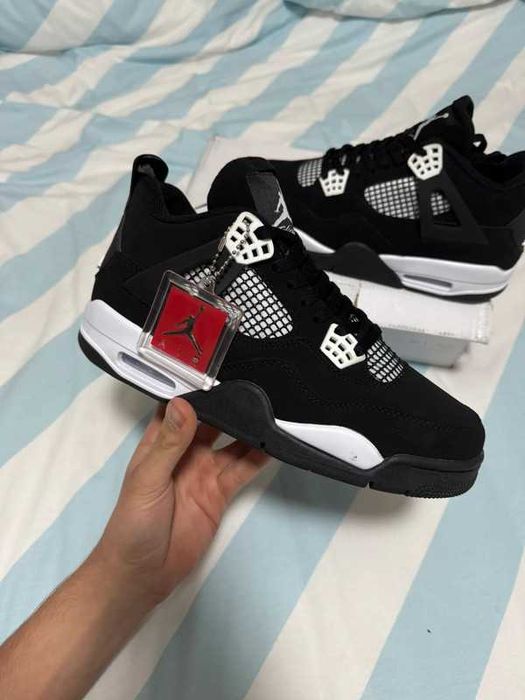 Buty Jordan 4 Retro White Thunder Rozmiar.43