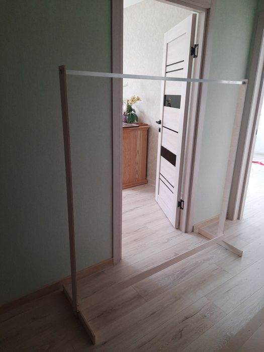 стійка вішалка для одягу