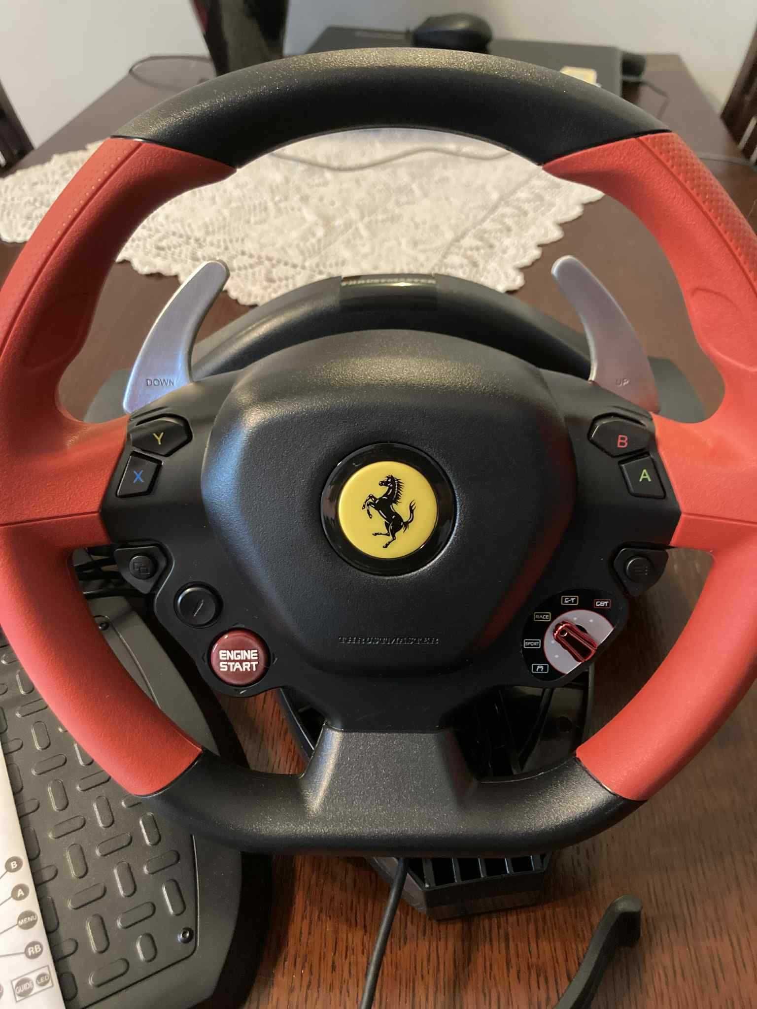 Thrustmaster Ferrari 458 Spider kierownica Xbox Series X/S One pudełko