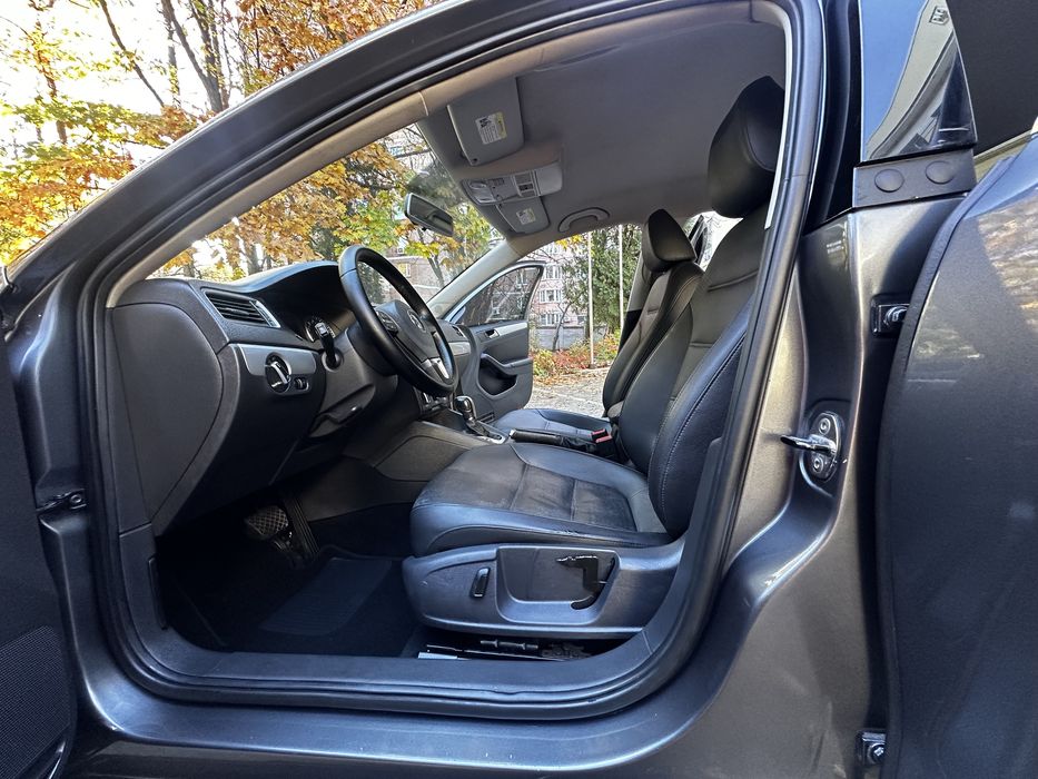 Продам Volkswagen Jetta SE