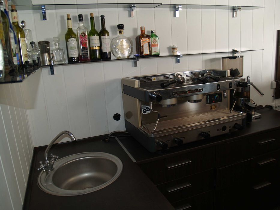 Продам помещение кафе-кондитерской.