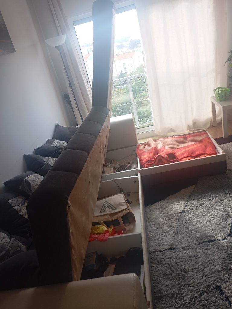 Sofá-cama, com chaise longue e arrumação