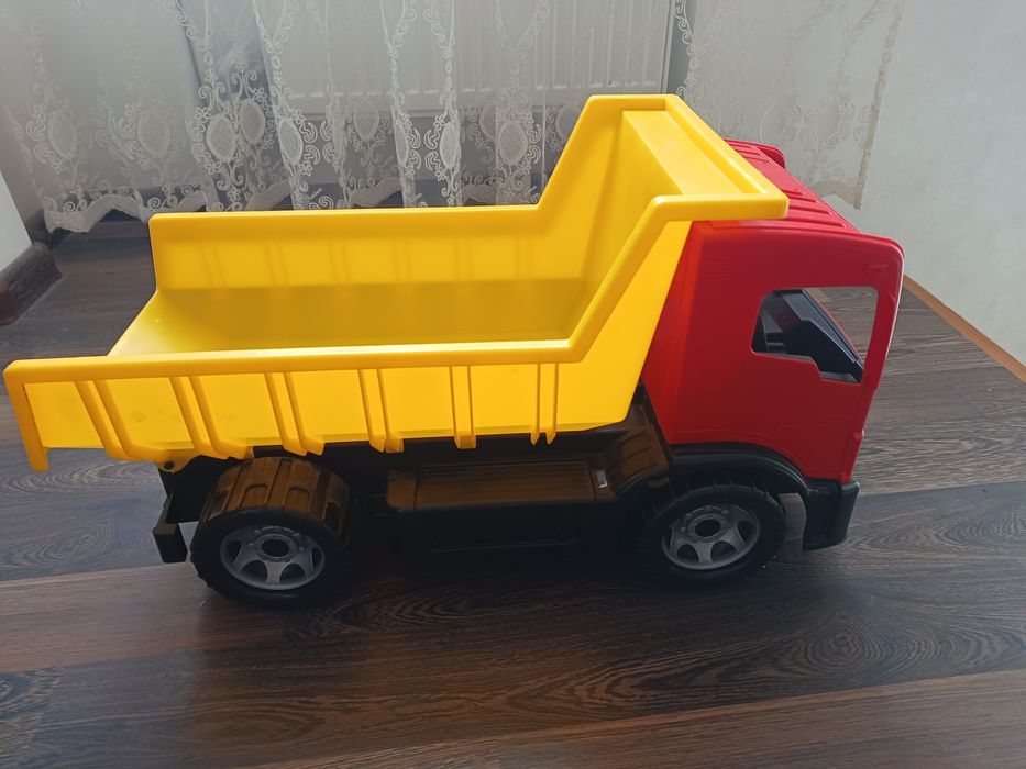 Дитяча машина велика